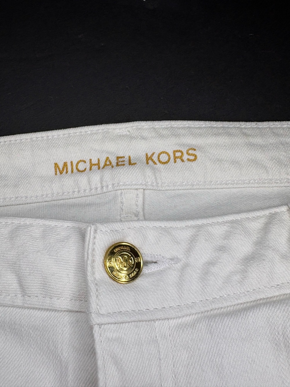 4/$25 Michael Kors White Shorts Size 10 Gold Trim